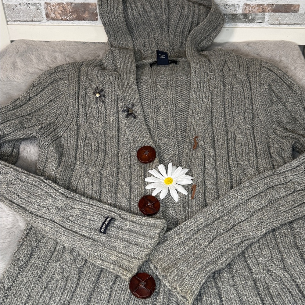 Abercrombie & Fitch Long Gray Hooded Cable Knit Sweater, Women’s Size M, EUC